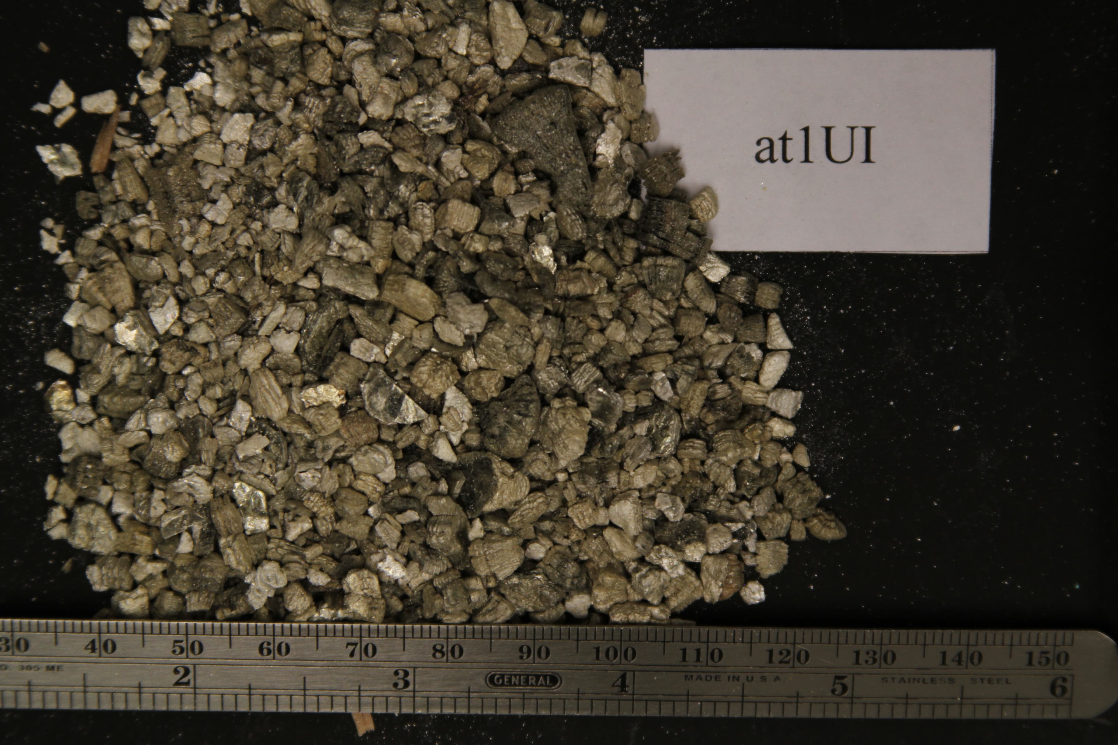 Vermiculite at1UI expand Ore sample